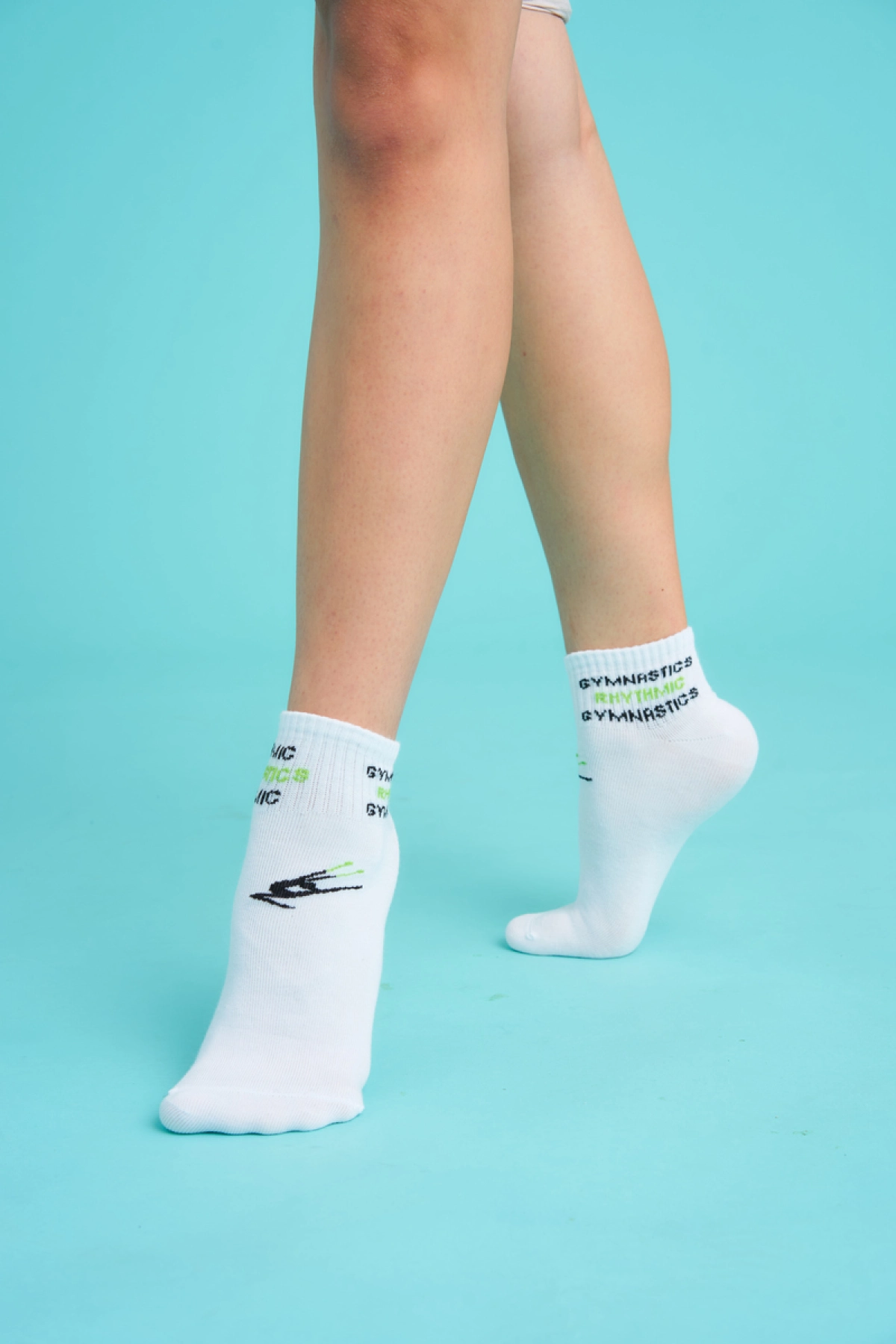Шкарпетки вис. "Гімнастка, обруч електрик", Білий / Електрик Шкарпетки вис. "Гімнастка, обруч електрик", Білий / Електрик